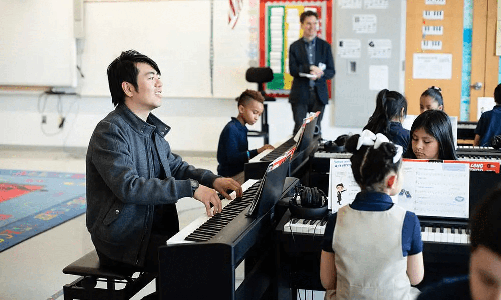 郎朗在英国公立学校设立“钢琴实验室” 