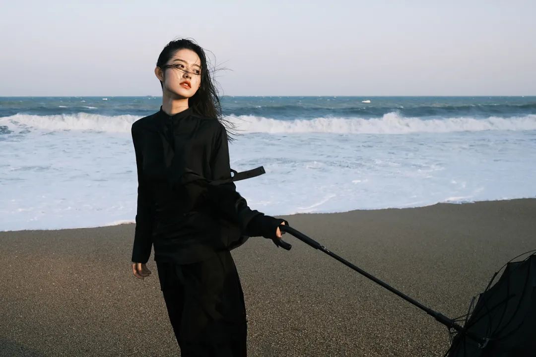 抖音热歌，深海鱼子酱《千千万万》钢琴谱