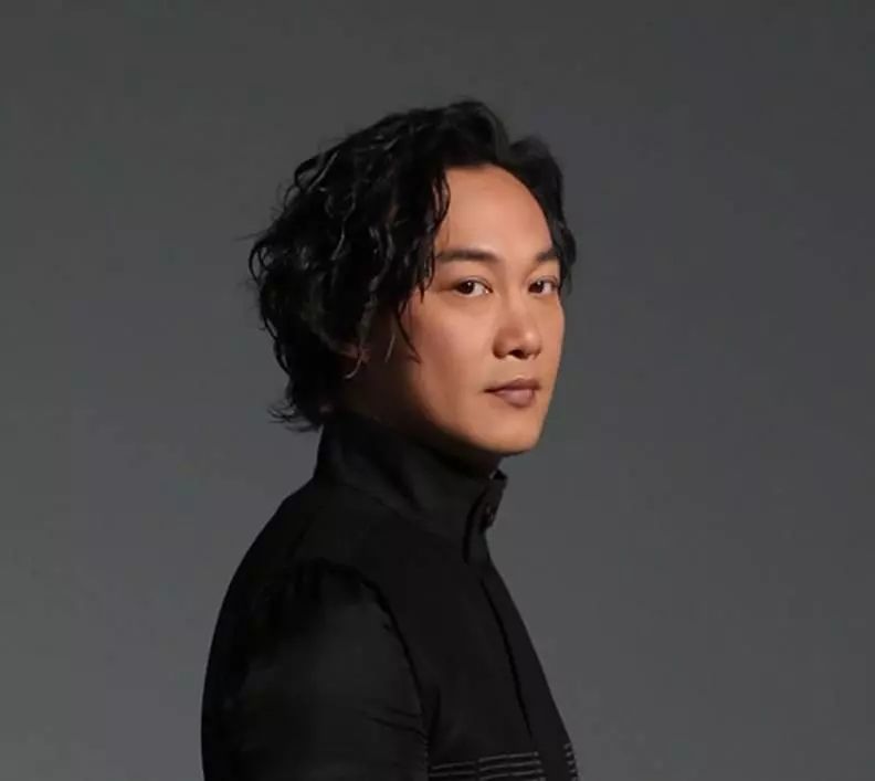 《浮夸》钢琴谱，十年终成孤独患者，明年今日相约富士山下