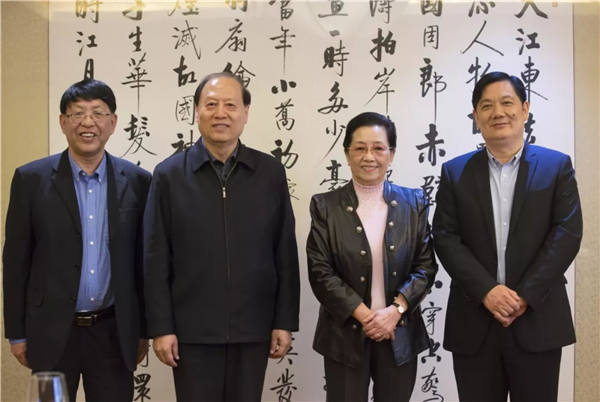原中国轻工业联合会副会长潘蓓蕾会见口琴行业代表